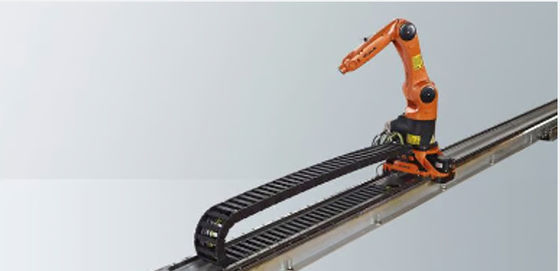 KUKA lineaire glijbaan KL 100 de robot draait op een extra as